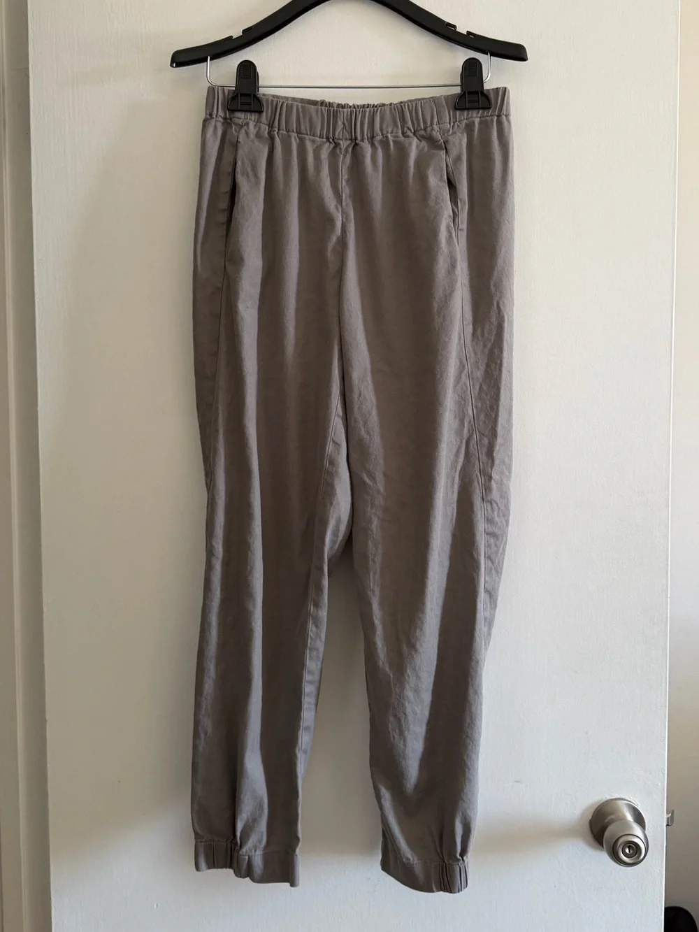 Aritzia Babaton Gray Linen/Cotton Classic Stretch Jogger Pants size Medium EUC